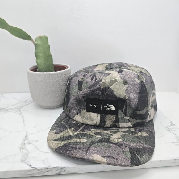 The North Face | Gorpcore sage green camouflage snapback baseball hat - Picture 1 of 8